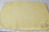 Фото приготовления рецепта: Дрожжевой пирог "Утопленник" с капустной начинкой - шаг №16
