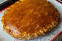 Фото приготовления рецепта: Дрожжевой пирог "Утопленник" с капустной начинкой - шаг №21
