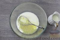 Фото приготовления рецепта: Сырные блины с луковым припёком - шаг №4