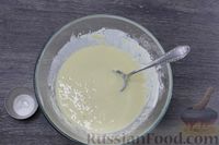 Фото приготовления рецепта: Сырные блины с луковым припёком - шаг №8