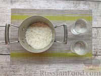 Фото приготовления рецепта: Салат "Кролик" с ветчиной, рисом, кукурузой и огурцом - шаг №2