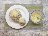 Фото приготовления рецепта: Салат "Кролик" с ветчиной, рисом, кукурузой и огурцом - шаг №11
