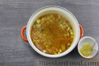 Фото приготовления рецепта: Куриный суп с макаронами и кабачками - шаг №9