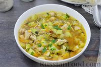 Фото приготовления рецепта: Куриный суп с макаронами и кабачками - шаг №13