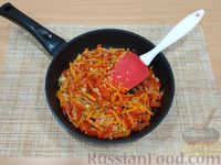 Фото приготовления рецепта: Цветная капуста, тушенная со сладким перцем в томатном соусе - шаг №4