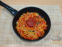 Фото приготовления рецепта: Цветная капуста, тушенная со сладким перцем в томатном соусе - шаг №6