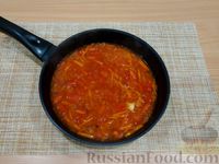 Фото приготовления рецепта: Цветная капуста, тушенная со сладким перцем в томатном соусе - шаг №7