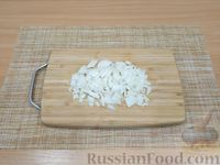 Фото приготовления рецепта: Лапша с тушёнкой и овощами (на сковороде) - шаг №3