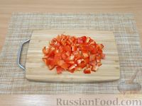 Фото приготовления рецепта: Салат с курицей, жареными баклажанами и болгарским перцем - шаг №10