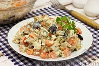 Фото приготовления рецепта: Салат с курицей, жареными баклажанами и болгарским перцем - шаг №14