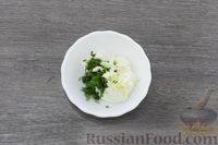 Фото приготовления рецепта: Слоёный салат со свёклой, сыром и грецкими орехами - шаг №3