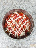 Фото приготовления рецепта: Салат с курицей, сыром, помидорами и морковью по-корейски - шаг №5