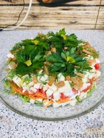 Фото приготовления рецепта: Салат с курицей, сыром, помидорами и морковью по-корейски - шаг №9