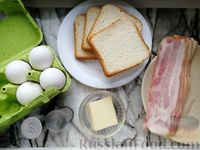 Фото приготовления рецепта: Яичница с беконом и сыром в хлебной корзинке (в духовке) - шаг №1