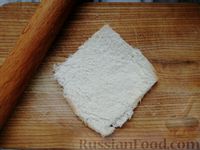 Фото приготовления рецепта: Яичница с беконом и сыром в хлебной корзинке (в духовке) - шаг №3