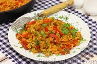 Фото к рецепту: Вермишель быстрого приготовления с овощами в томатном соусе