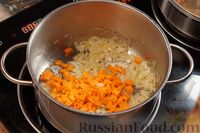 Фото приготовления рецепта: Томатный суп с чечевицей и фрикадельками - шаг №4