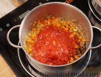 Фото приготовления рецепта: Томатный суп с чечевицей и фрикадельками - шаг №5