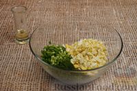 Фото приготовления рецепта: Чебуреки-пирожки на молоке с начинкой из яиц и зелени - шаг №6