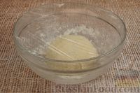 Фото приготовления рецепта: Чебуреки-пирожки на молоке с начинкой из яиц и зелени - шаг №5