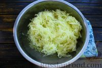 Фото приготовления рецепта: Картофельные драники с сыром, зелёным луком и чесноком (в духовке) - шаг №3