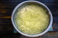 Фото приготовления рецепта: Картофельные драники с сыром, зелёным луком и чесноком (в духовке) - шаг №4