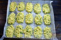 Фото приготовления рецепта: Картофельные драники с сыром, зелёным луком и чесноком (в духовке) - шаг №11