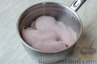Фото приготовления рецепта: Блины с курицей и грибами, запечённые под сырно-сметанным соусом - шаг №2