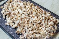 Фото приготовления рецепта: Блины с курицей и грибами, запечённые под сырно-сметанным соусом - шаг №12
