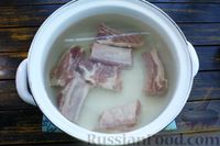 Фото приготовления рецепта: Суп со свиными рёбрышками, вермишелью и овощами - шаг №2