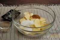 Фото приготовления рецепта: Слоёные рулетики с джемом, яблоками и корицей - шаг №4