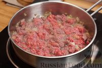 Фото приготовления рецепта: Макароны с фаршем и грибами в томатном соусе - шаг №4