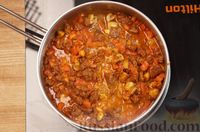 Фото приготовления рецепта: Макароны с фаршем и грибами в томатном соусе - шаг №13
