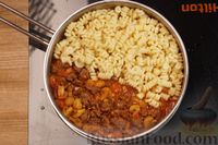 Фото приготовления рецепта: Макароны с фаршем и грибами в томатном соусе - шаг №14