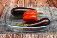Фото приготовления рецепта: Баклажановые зразы с запечённым перцем и чили - шаг №2