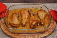 Фото приготовления рецепта: Куриные голени, запечённые с капустой - шаг №9