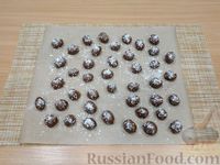 Фото приготовления рецепта: Виноград в шоколаде с кокосовой стружкой - шаг №6