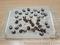 Фото приготовления рецепта: Виноград в шоколаде с кокосовой стружкой - шаг №7