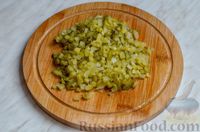 Фото приготовления рецепта: Слоёный салат с курицей, овощами и яйцами - шаг №6