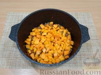 Фото приготовления рецепта: Рис с фаршем и тыквой - шаг №8