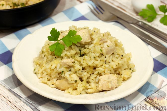 Пошаговый способ приготовления курицы с рисом в сковородке