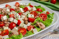 Фото приготовления рецепта: Салат с тунцом, фетой и помидорами - шаг №12