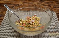 Фото приготовления рецепта: Салат с крабовыми палочками, кукурузой и яичными блинчиками - шаг №11