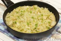 Фото приготовления рецепта: Рис с курицей и сыром (на сковороде) - шаг №14