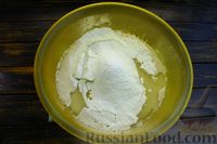 Фото приготовления рецепта: Дрожжевые лепёшки на топлёном молоке, с картофелем и сыром (в духовке) - шаг №6
