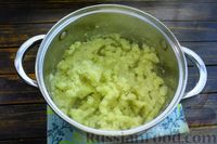 Фото приготовления рецепта: Дрожжевые лепёшки на топлёном молоке, с картофелем и сыром (в духовке) - шаг №11