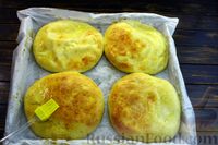 Фото приготовления рецепта: Дрожжевые лепёшки на топлёном молоке, с картофелем и сыром (в духовке) - шаг №24