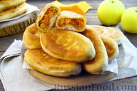 Фото к рецепту: Дрожжевые пирожки с тыквой, яблоками и изюмом (на сковороде)