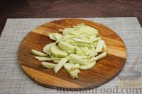 Фото приготовления рецепта: Салат "Коул-слоу" с пекинской капустой и яблоком - шаг №4
