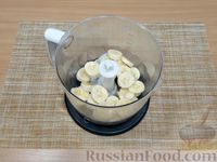 Фото приготовления рецепта: Банановые оладьи с ананасовым припёком (без яиц) - шаг №2
